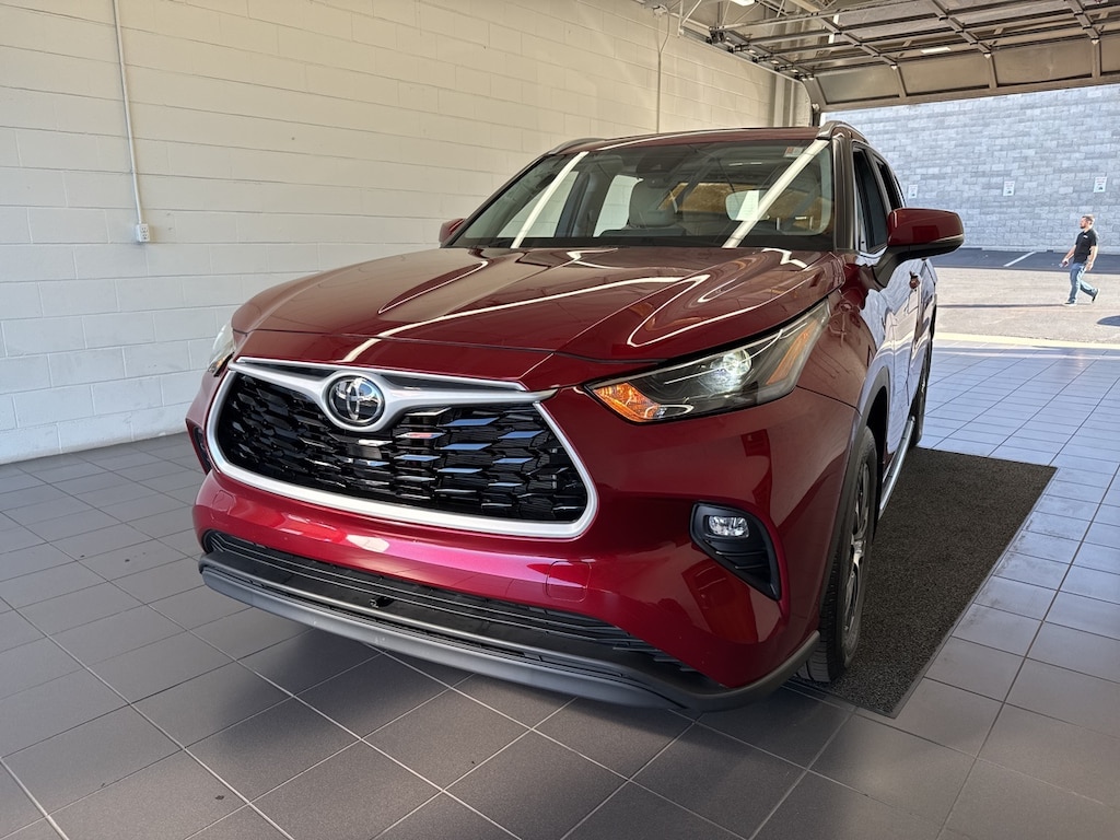 Used 2023 Toyota Highlander XLE SUV