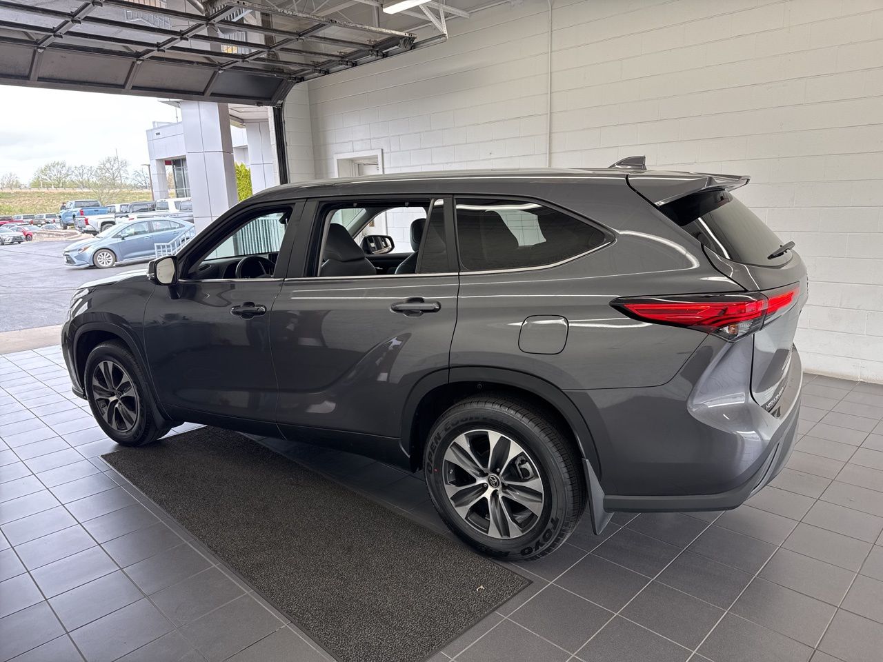 View vehicle photo 5