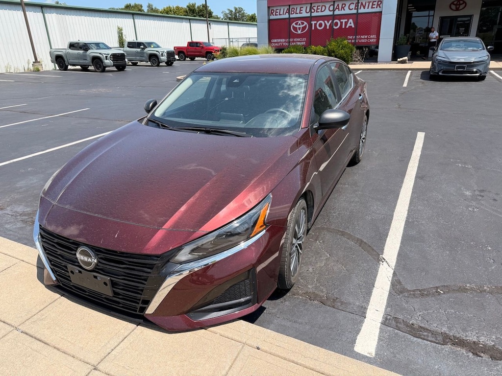 Used 2024 Nissan Altima 2.5 SV Sedan