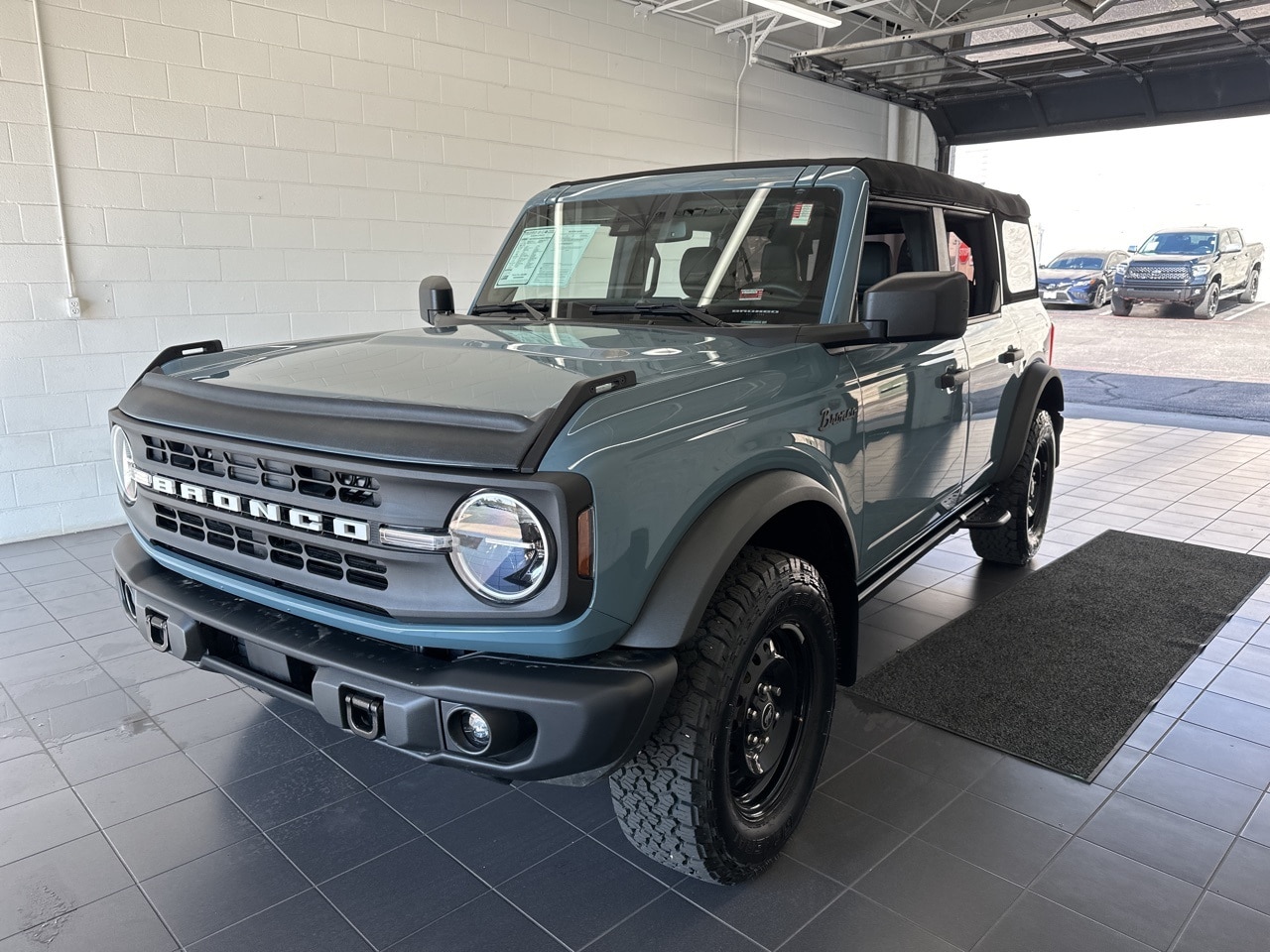 Used 2023 Ford Bronco 4-Door Black Diamond with VIN 1FMEE5DH8PLB99226 for sale in Springfield, MO