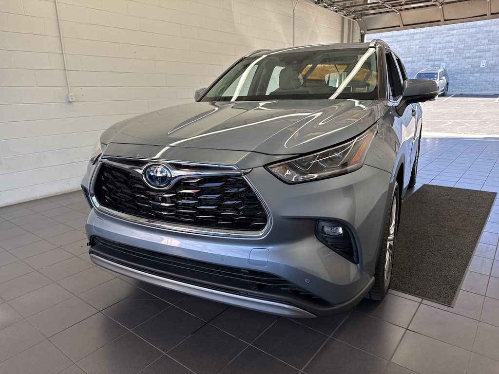 Used 2023 Toyota Highlander Hybrid Platinum SUV