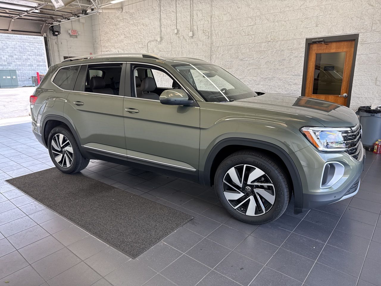 2026 Volkswagen Atlas 2.0T SEL 4MOTION's photo