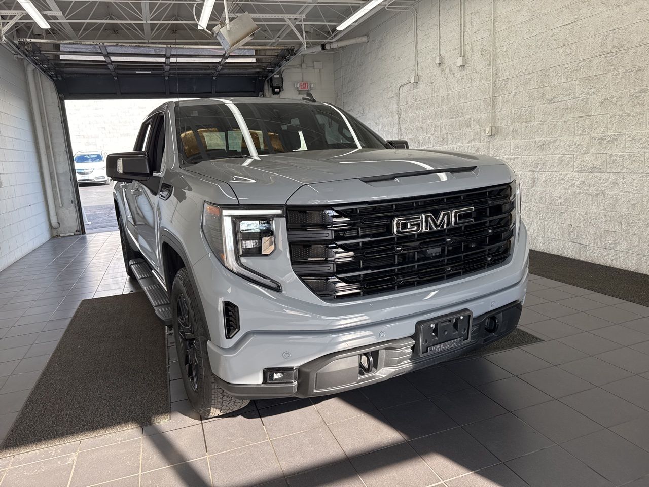 View vehicle photo 2