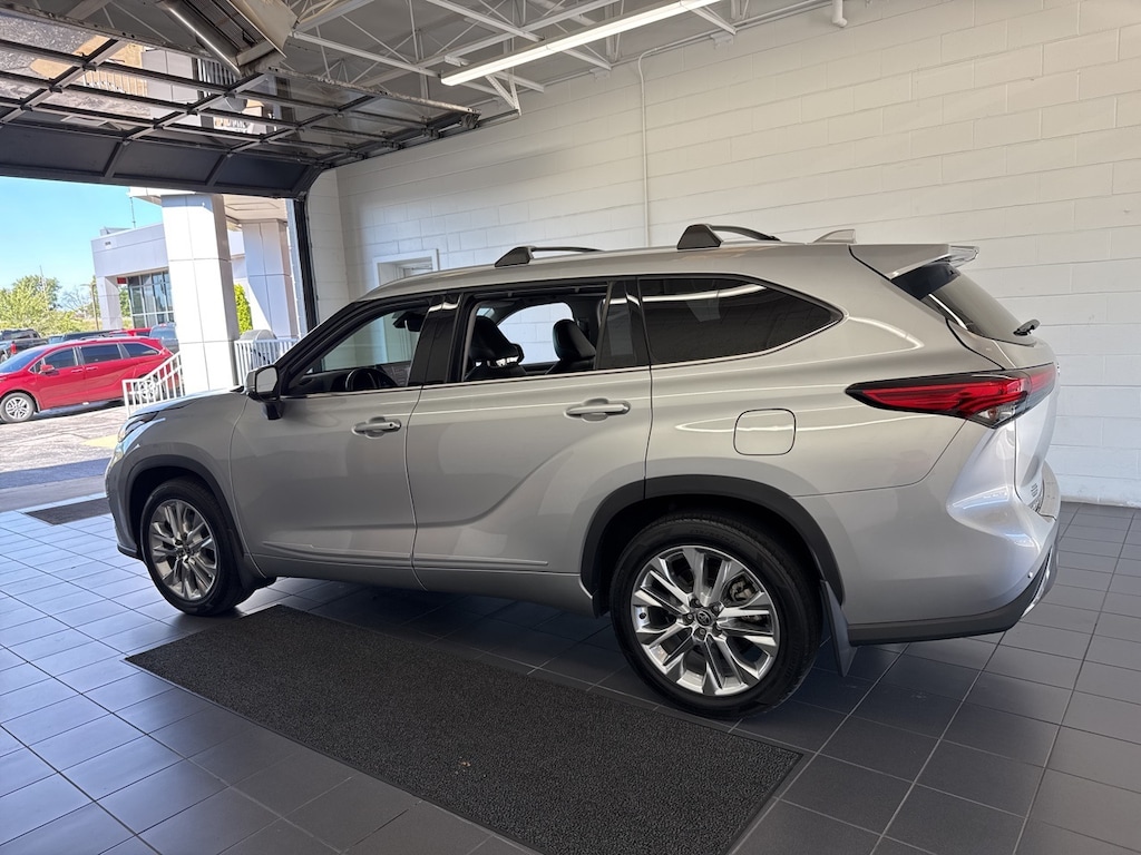 Used 2022 Toyota Highlander Limited SUV