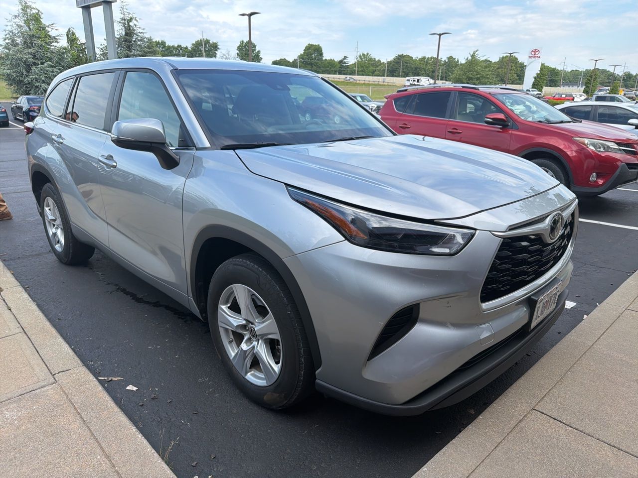 2023 Toyota Highlander L FWD's photo
