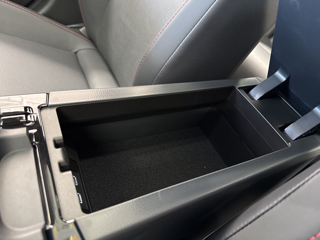 2026 Toyota Prius Plug-in Hybrid XSE Premium - Photo 33