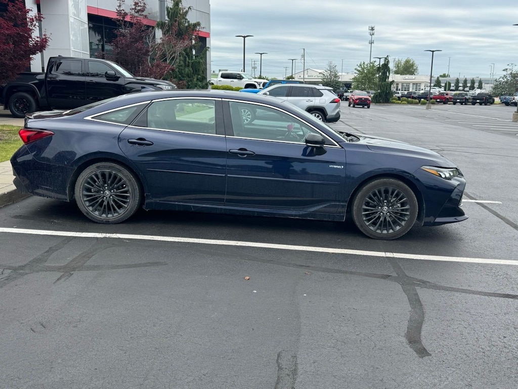 Used 2021 Toyota Avalon Hybrid XSE Sedan