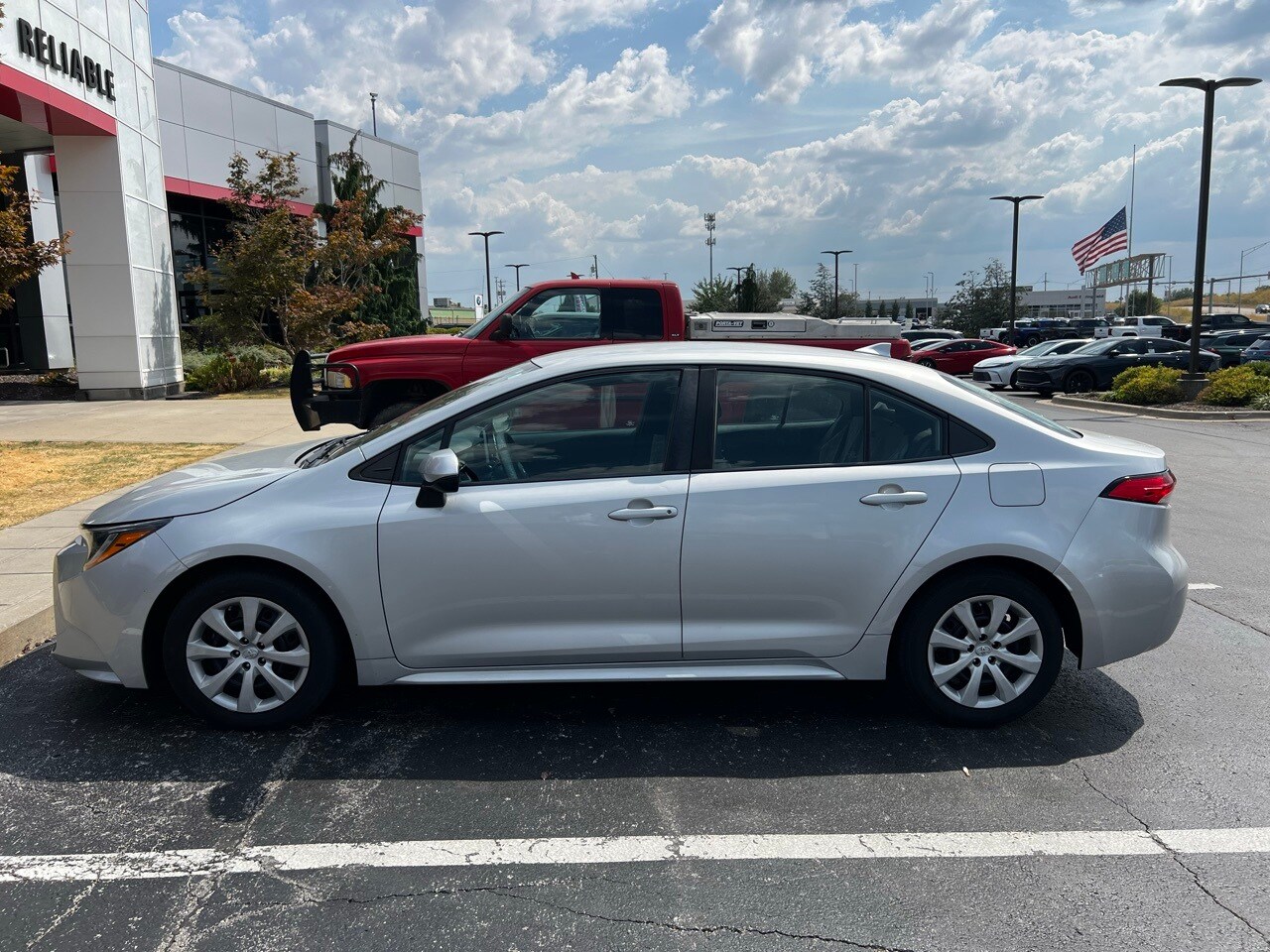 2020 Toyota Corolla LE photo 2