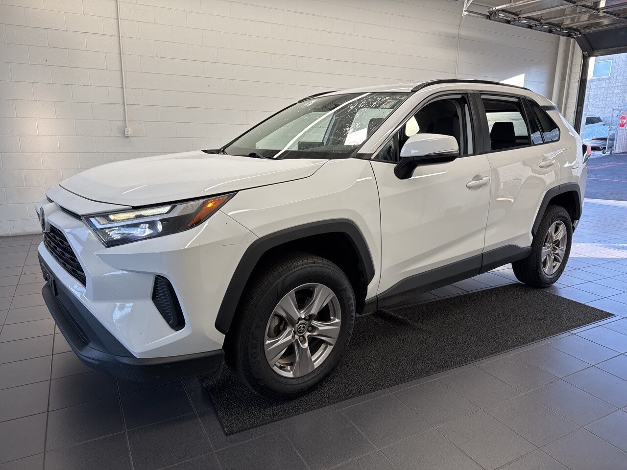 2022 Toyota RAV4 XLE photo 4