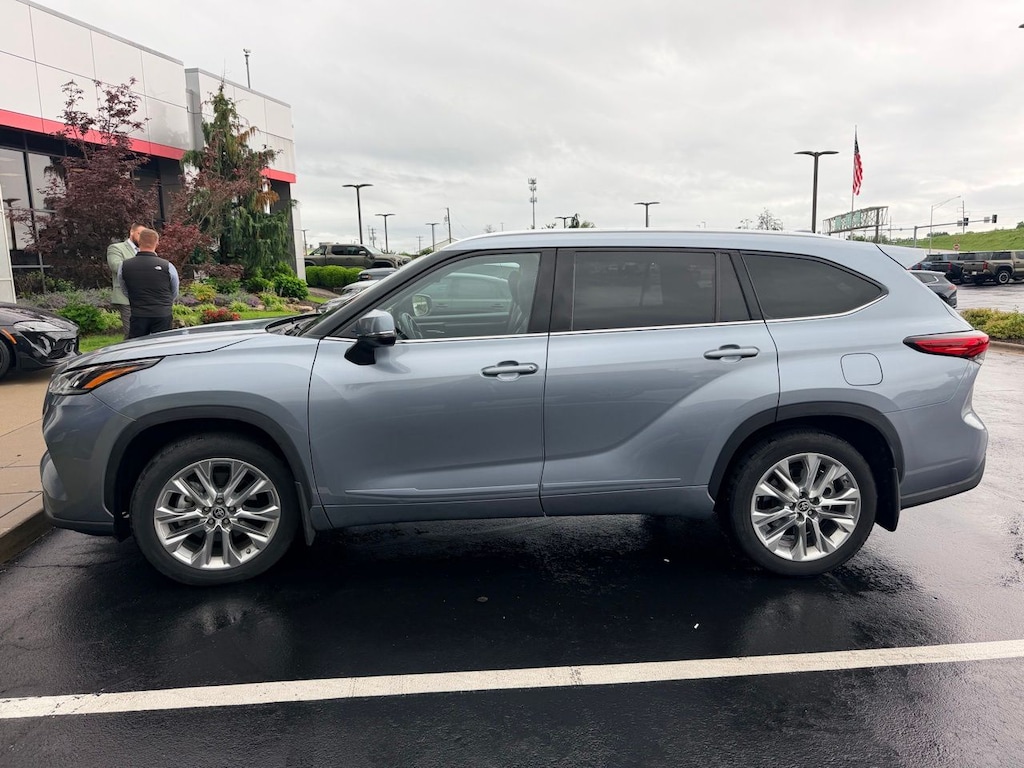 Used 2022 Toyota Highlander Limited SUV