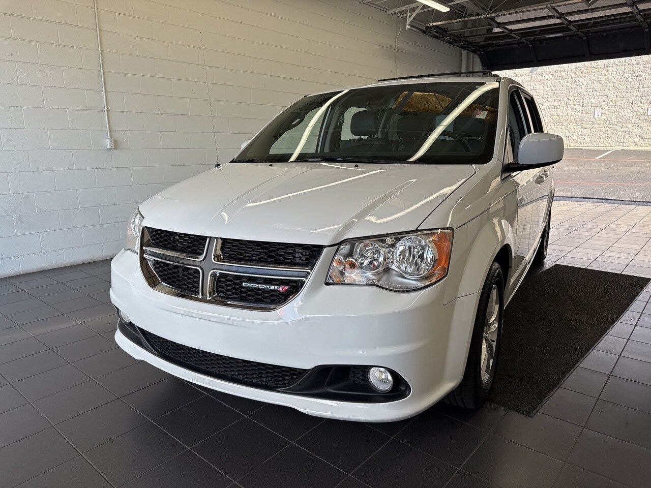 2020 Dodge Grand Caravan SXT photo 3