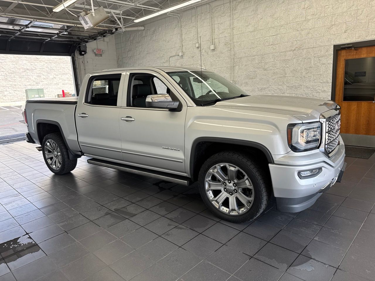 2018 GMC Sierra 4WD Crew Cab Standard Box's photo