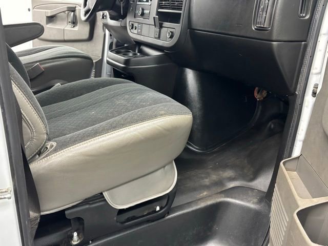 2022 GMC Savana Cargo Work Van - Photo 26