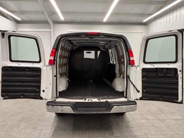 2022 GMC Savana Cargo Work Van - Photo 7
