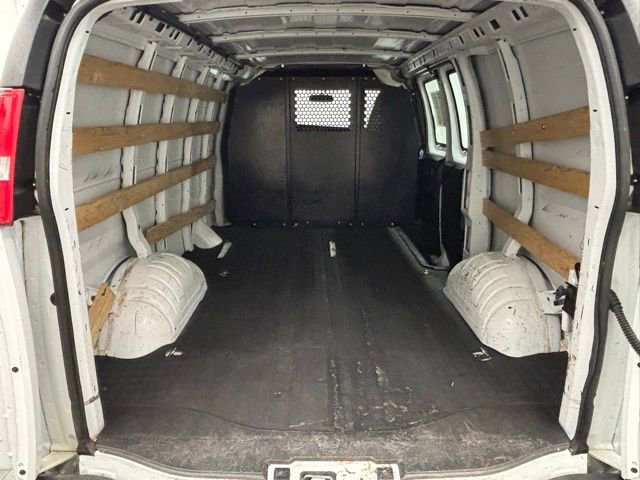 2022 GMC Savana Cargo Work Van - Photo 8