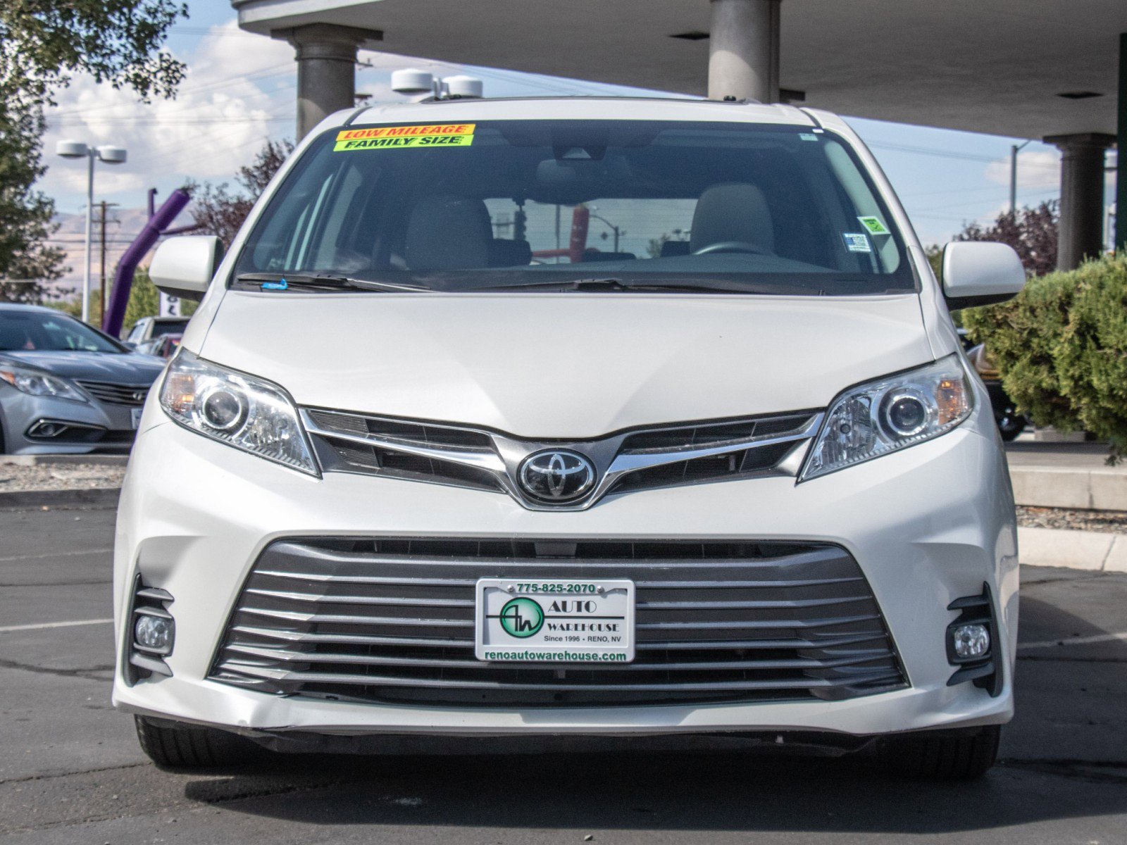 2020 Toyota Sienna XLE photo 2