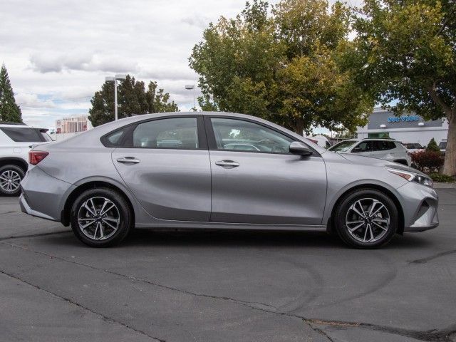 2023 Kia Forte LXS - Photo 8
