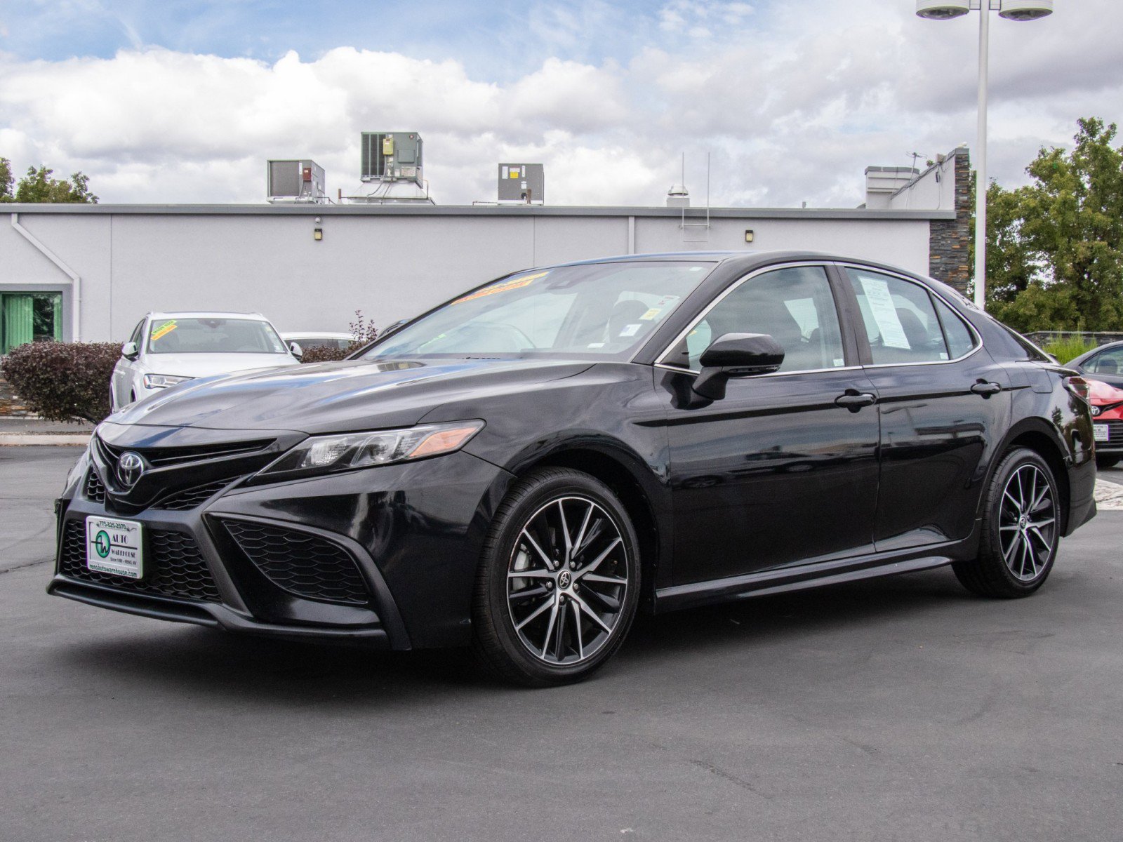 2022 Toyota Camry SE photo 3