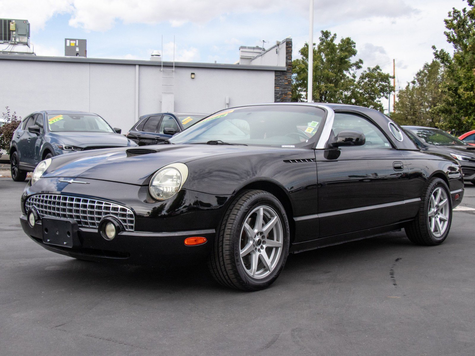 2002 Ford Thunderbird Premium photo 3