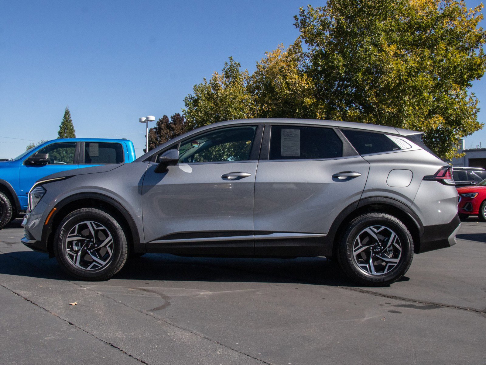 2024 Kia Sportage LX photo 4