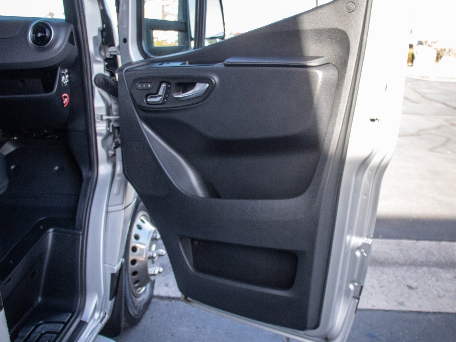 2022 Mercedes-Benz Sprinter Cab Chassis Base - Photo 19
