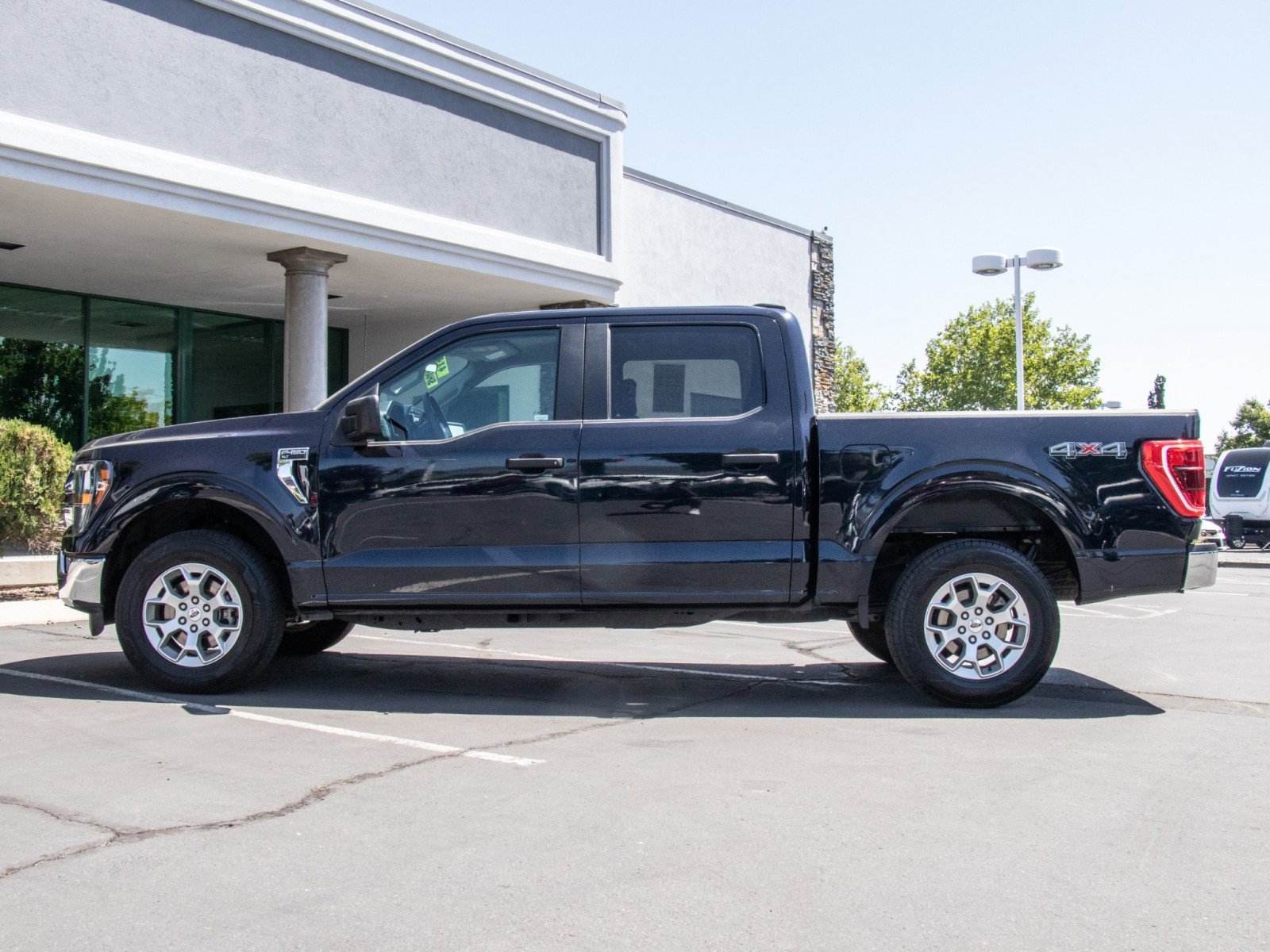 2023 Ford F-150 Platinum photo 4