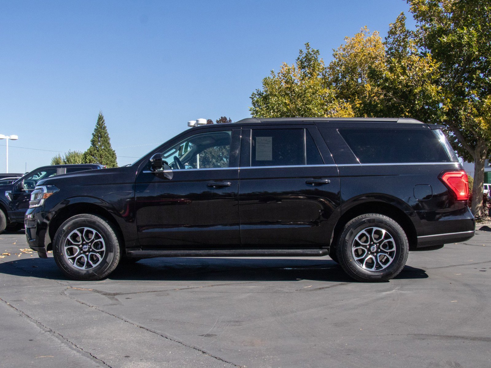 2024 Ford Expedition MAX XLT photo 2