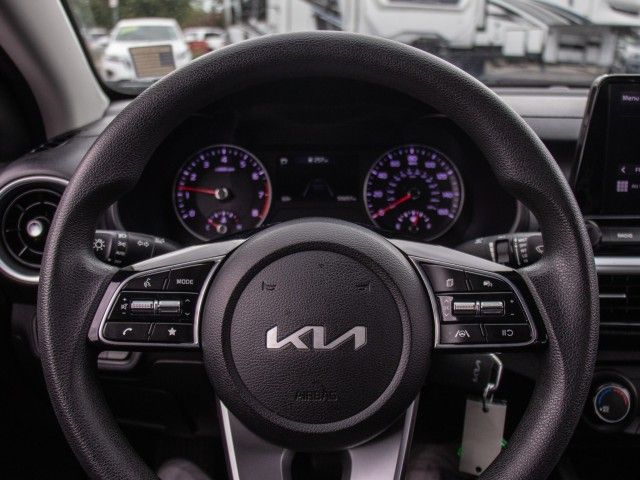 2023 Kia Forte LXS - Photo 13