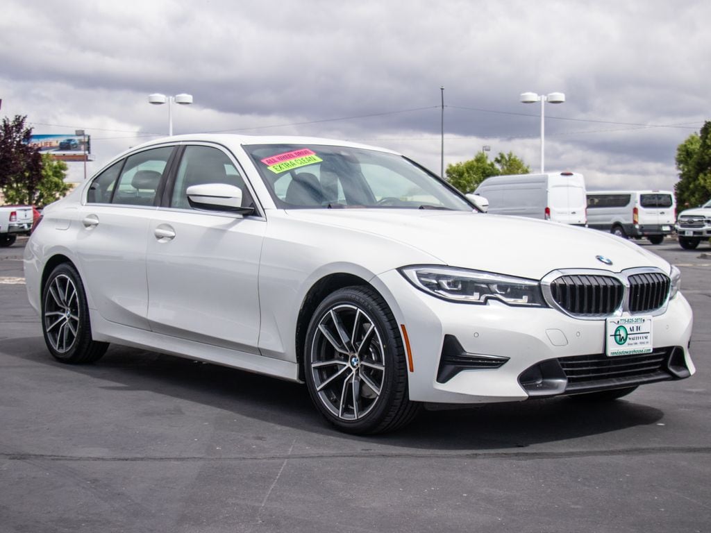 2022 BMW 3 Series 330i xDrive Sedan's photo