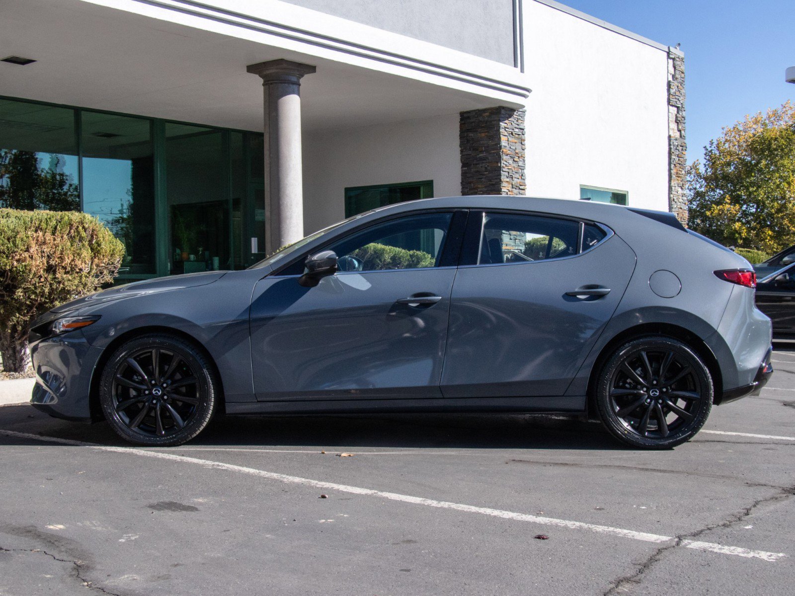 2019 Mazda Mazda3 Premium photo 4