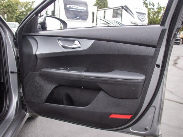 2023 Kia Forte LXS - Photo 21