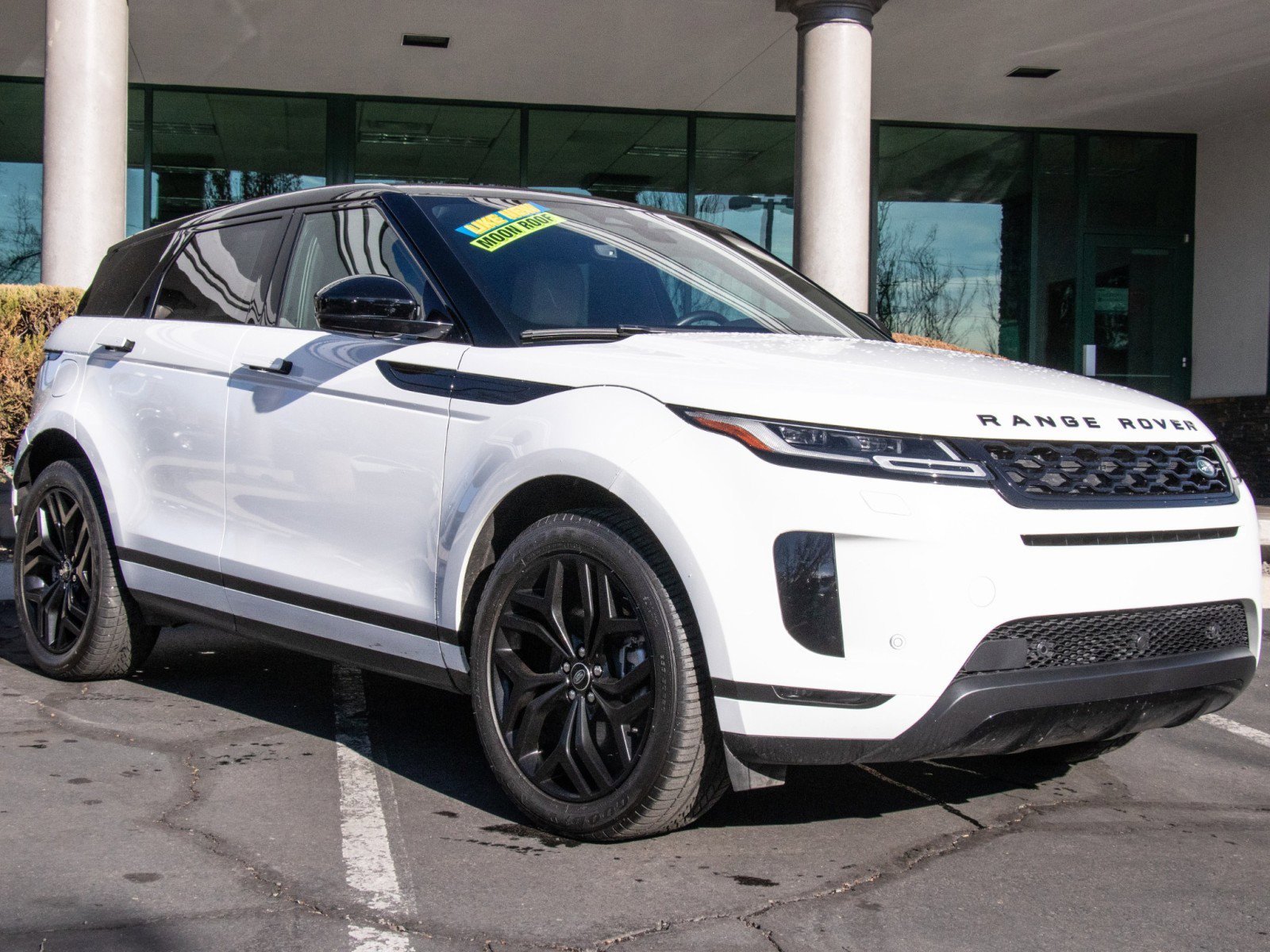 2022 Land Rover Range Rover Evoque SE's photo
