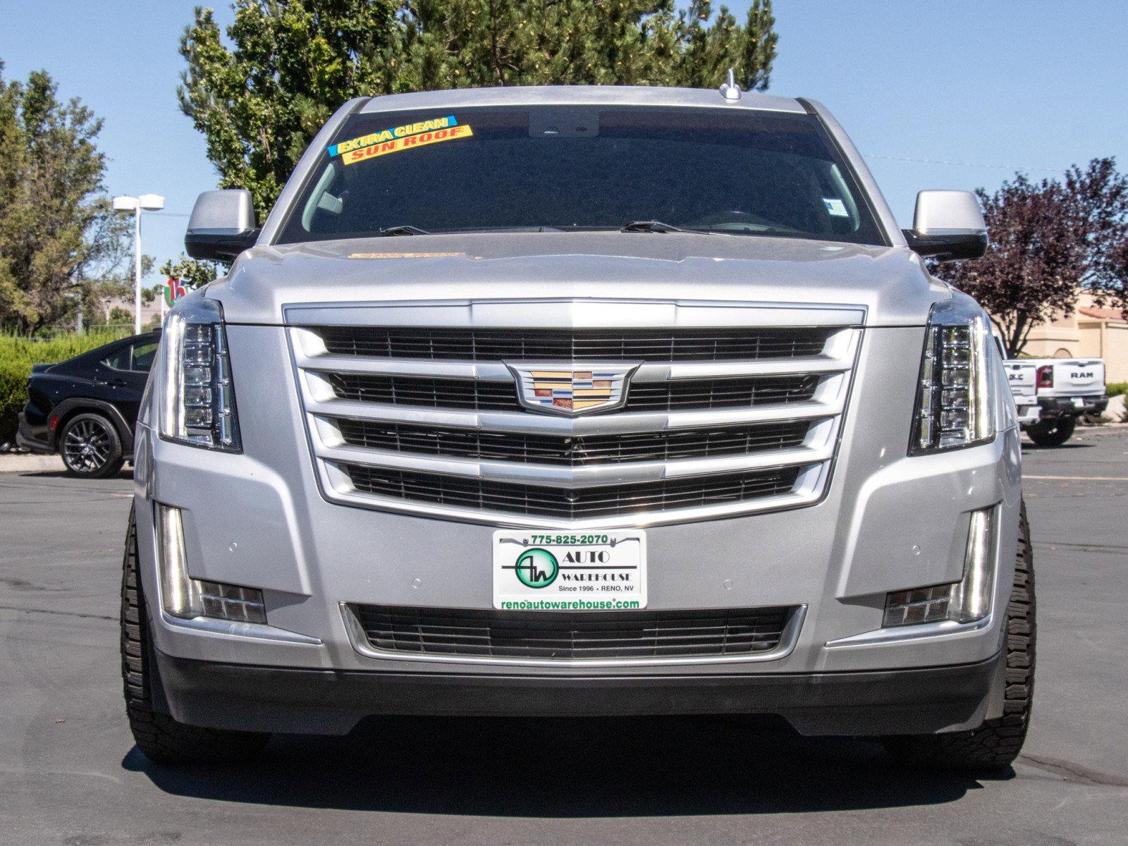 2015 Cadillac Escalade Luxury photo 2