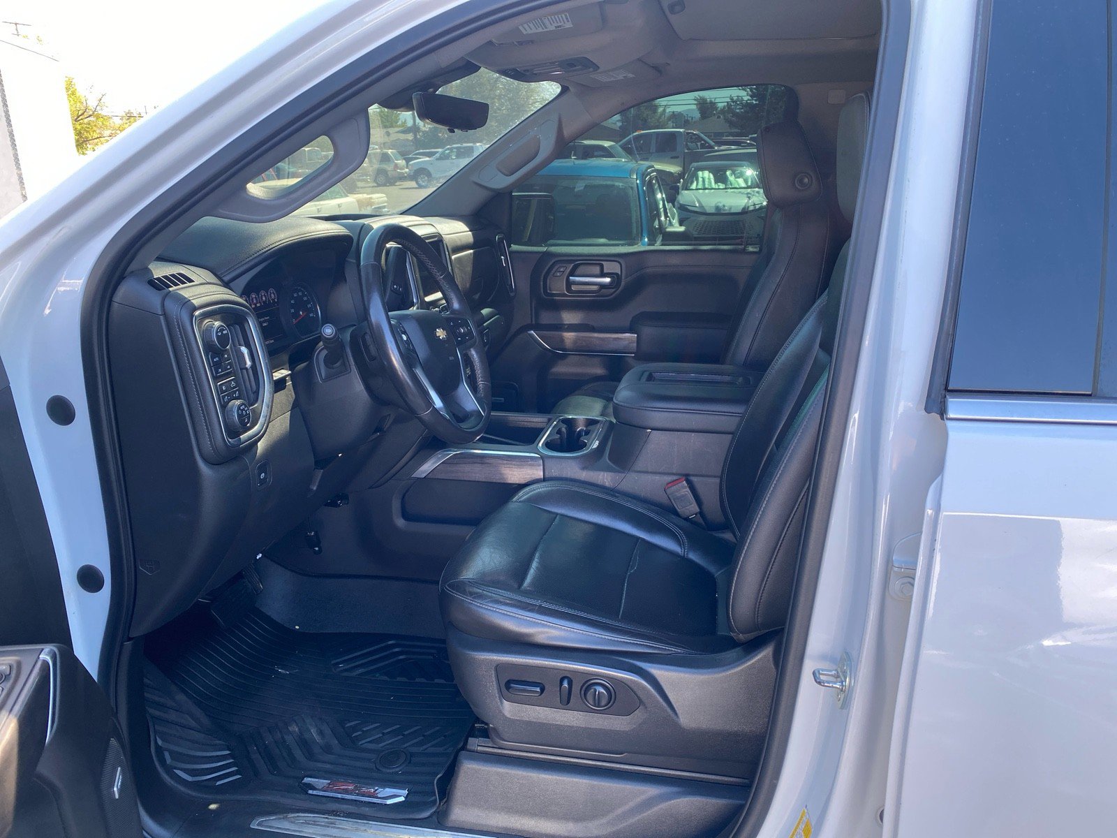 2020 Chevrolet Silverado 1500 LTZ photo 3
