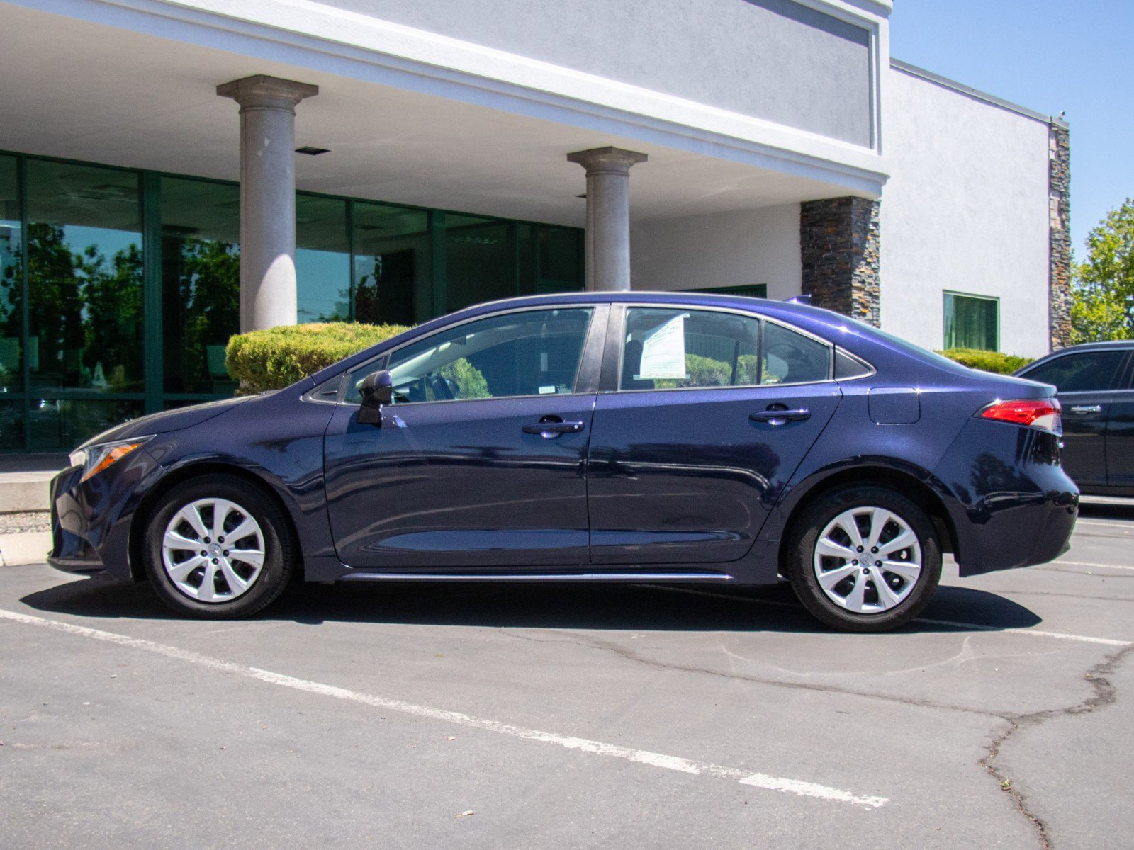 2023 Toyota Corolla LE photo 4