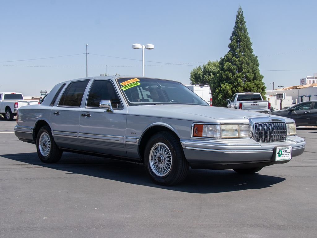 Lincoln Town Car