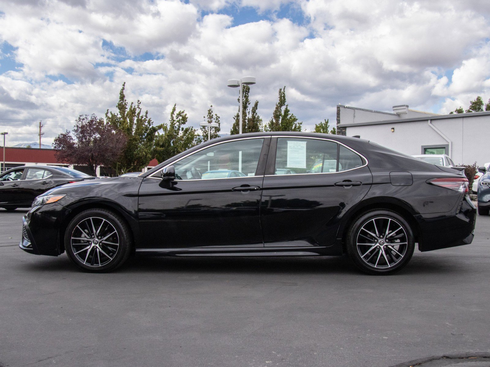 2022 Toyota Camry SE photo 4