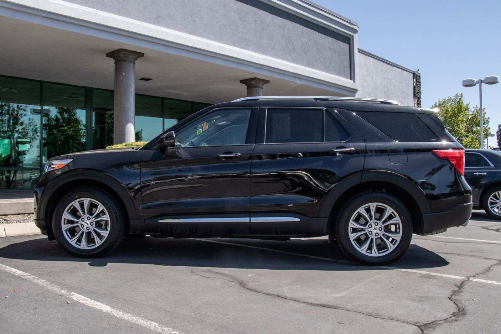 2023 Ford Explorer Limited photo 3