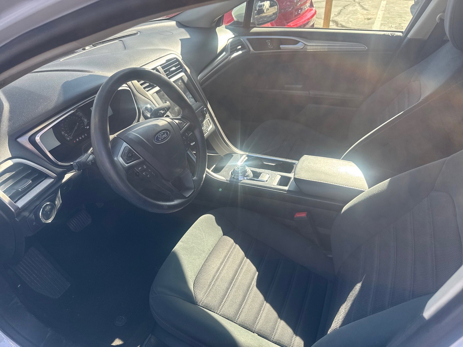 2020 Ford Fusion SE photo 3