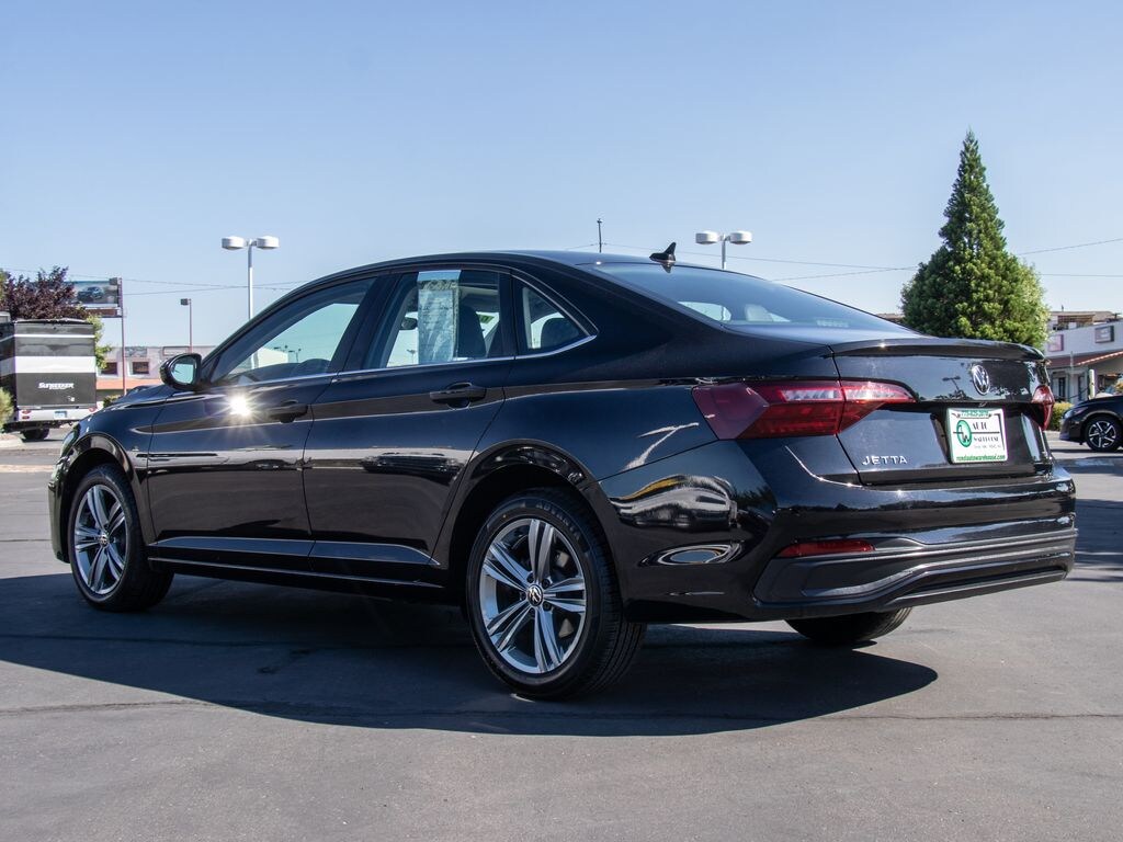 Used 2024 Volkswagen Jetta 1.5T SE Sedan