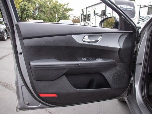 2023 Kia Forte LXS - Photo 9