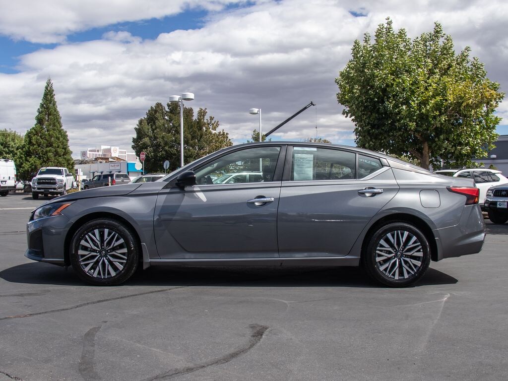 Used 2025 Nissan Altima SV Sedan