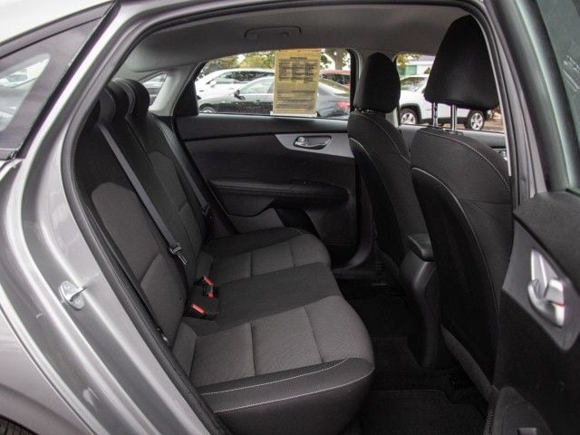 2023 Kia Forte LXS - Photo 23