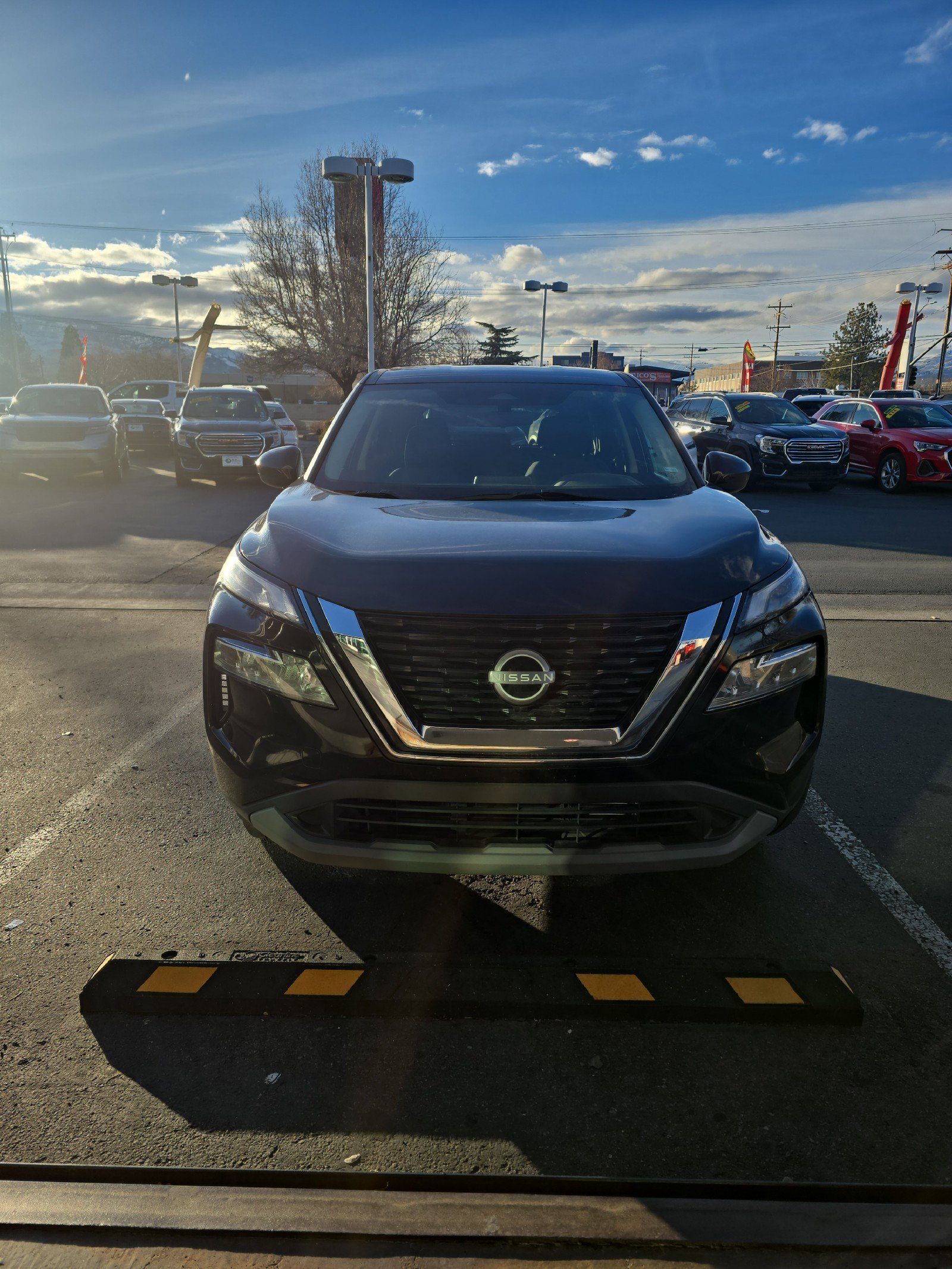 2023 Nissan Rogue SV's photo