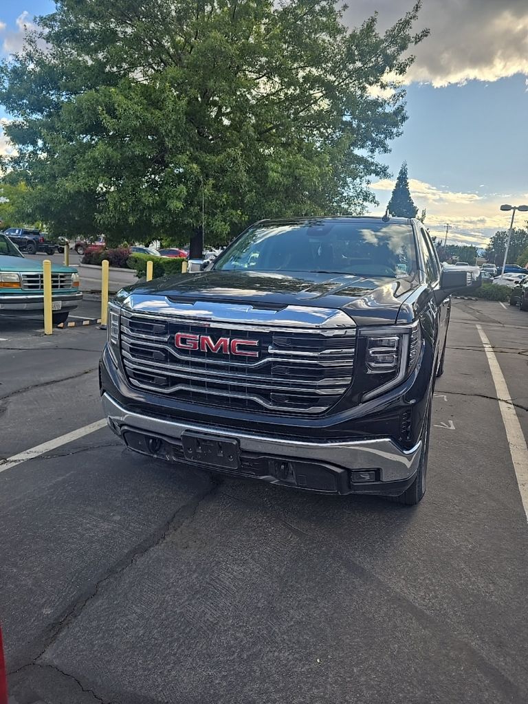 2025 GMC Sierra 4WD Crew Cab Short Box SLT's photo