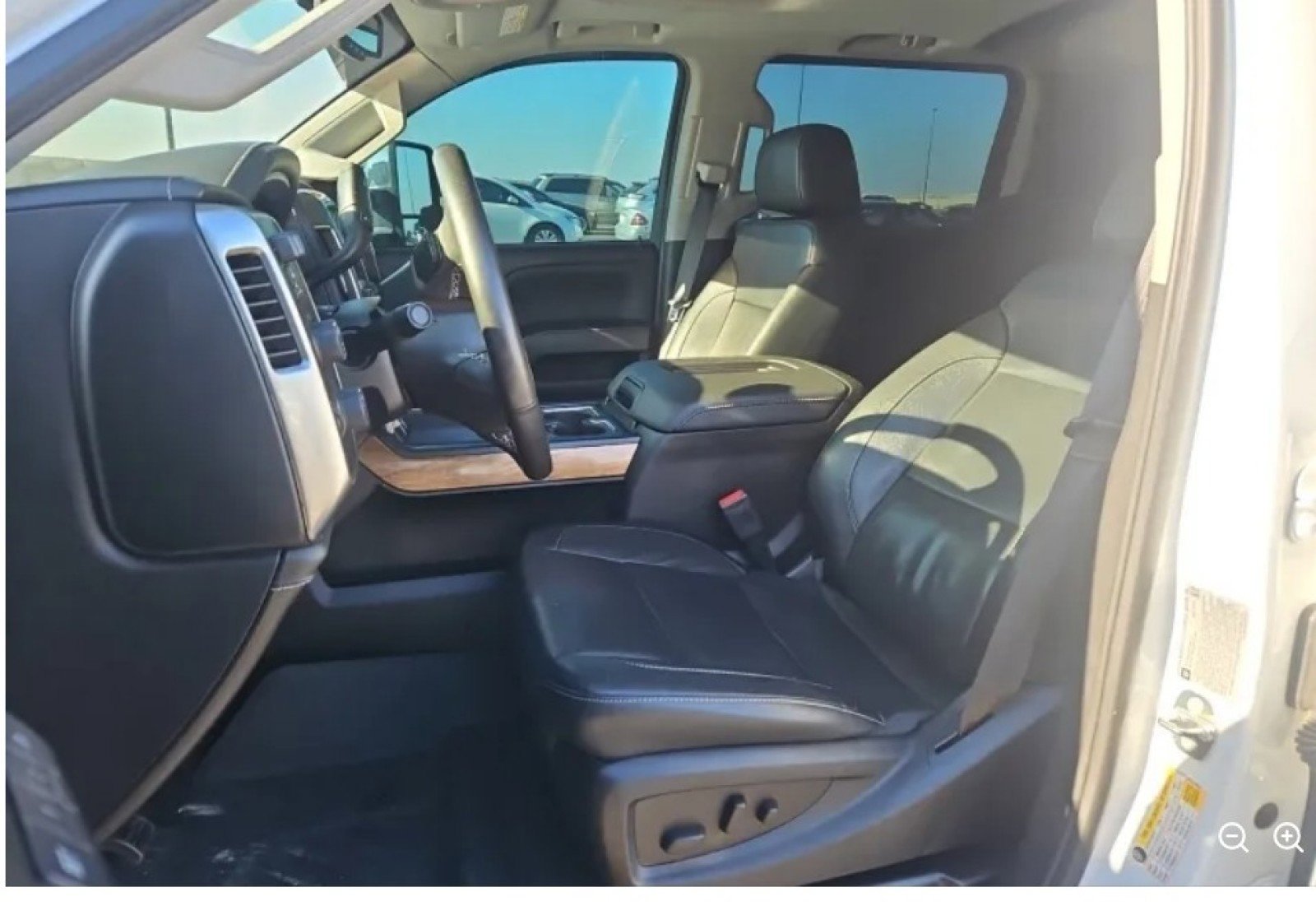 2017 Chevrolet Silverado 3500HD LTZ photo 3