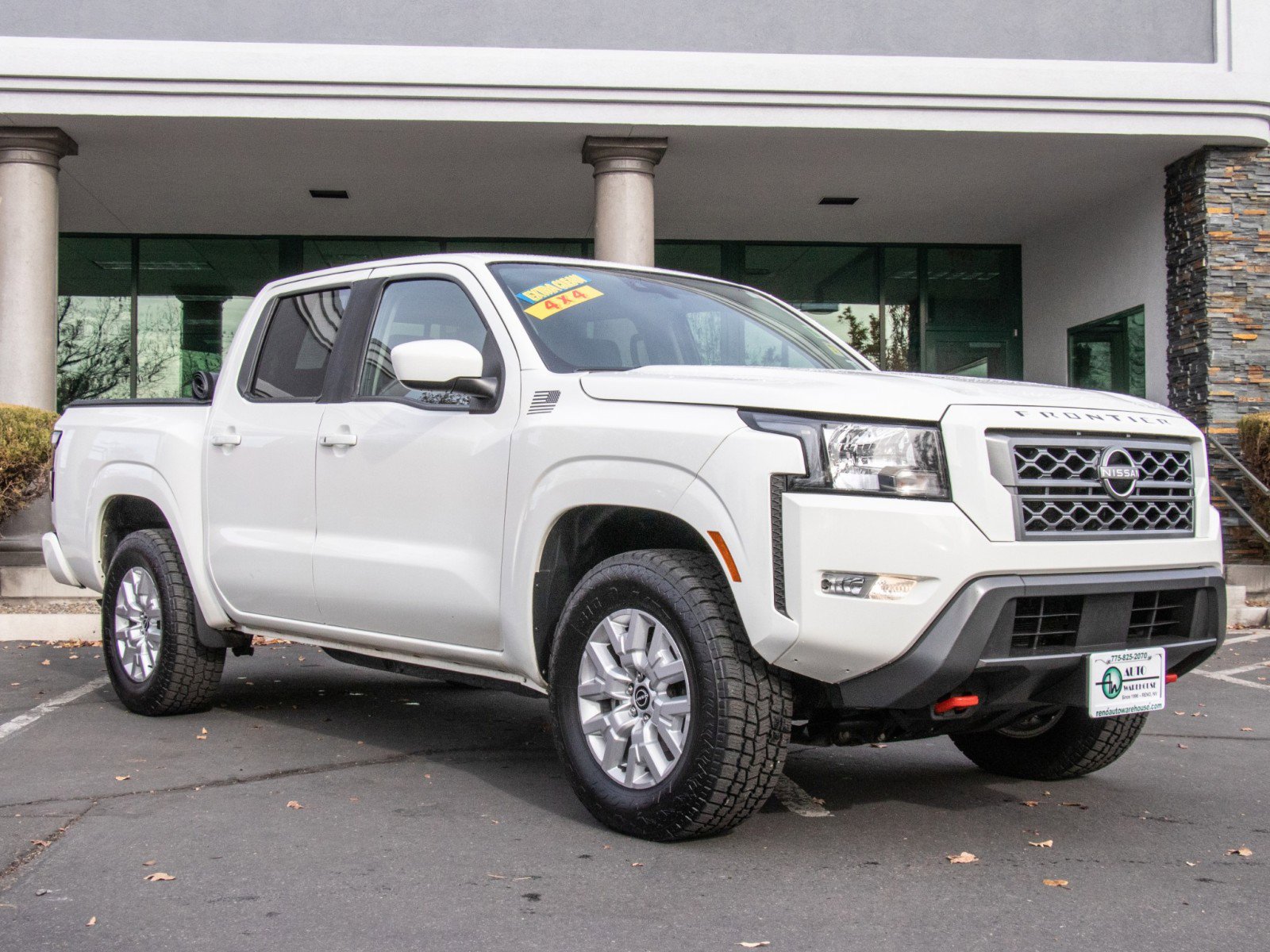 2022 Nissan Frontier SV's photo