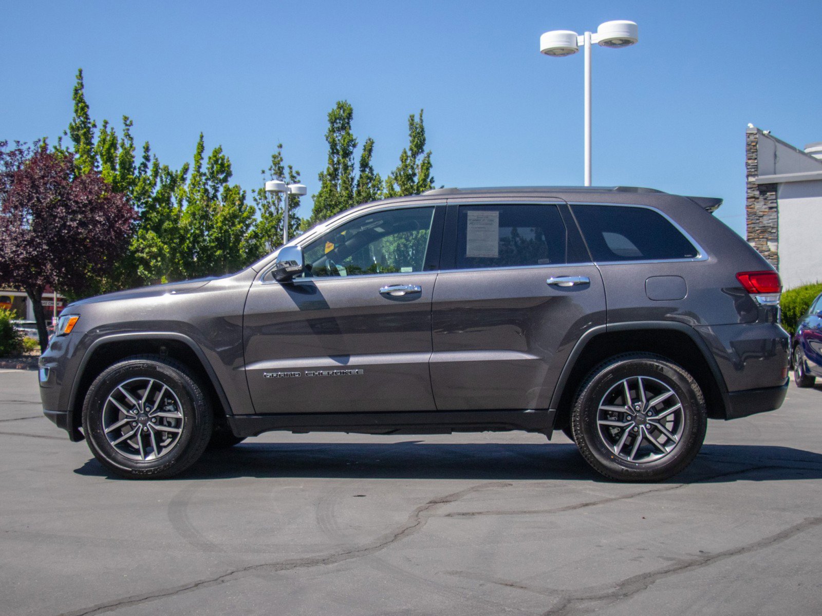 2021 Jeep Grand Cherokee Limited photo 2