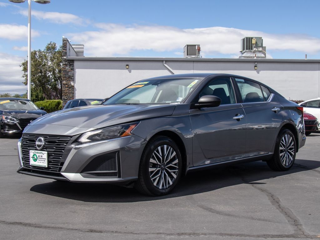 Used 2025 Nissan Altima SV Sedan