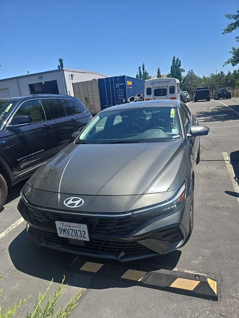 2024 Hyundai Elantra 2.0 Limited IVT's photo